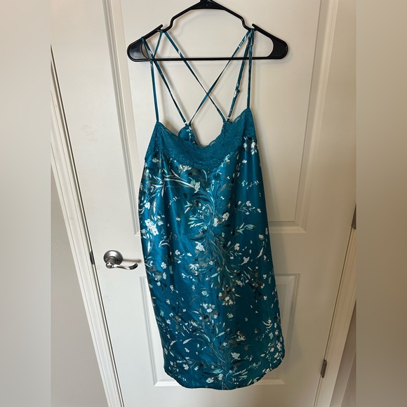 Amoureuse Teal Floral Women's Nightgown with cross cross back and robe - Picture 3 of 6